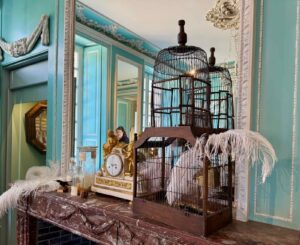 6800 œuvres d’orfèvrerie et arts décoratifs. Seneffe-cage-et-plumes